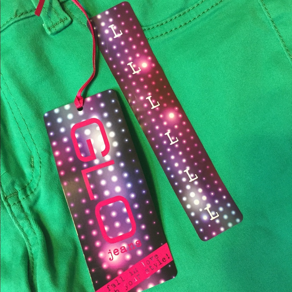 Brand new green shorts never worn with tags - Picture 4 of 7